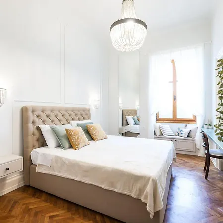 Historic Luxe Apartamento