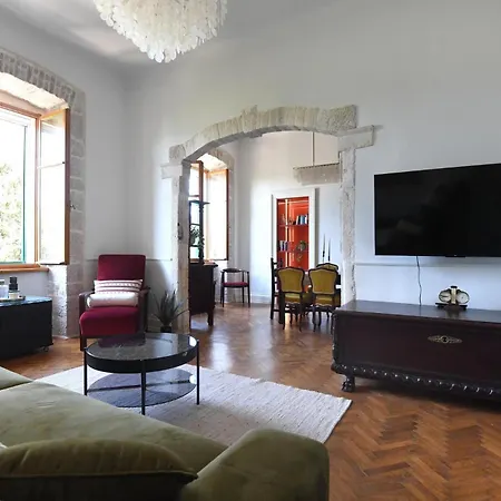 Historic Luxe