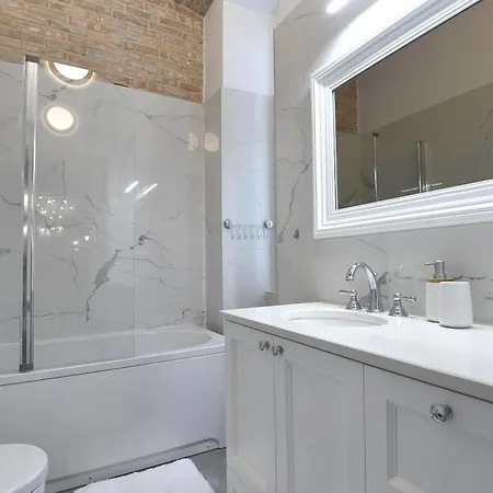 Historic Luxe Apartamento Zadar