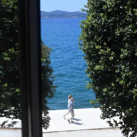 Historic Luxe Apartment *