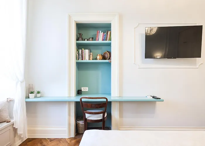 Historic Luxe Appartement